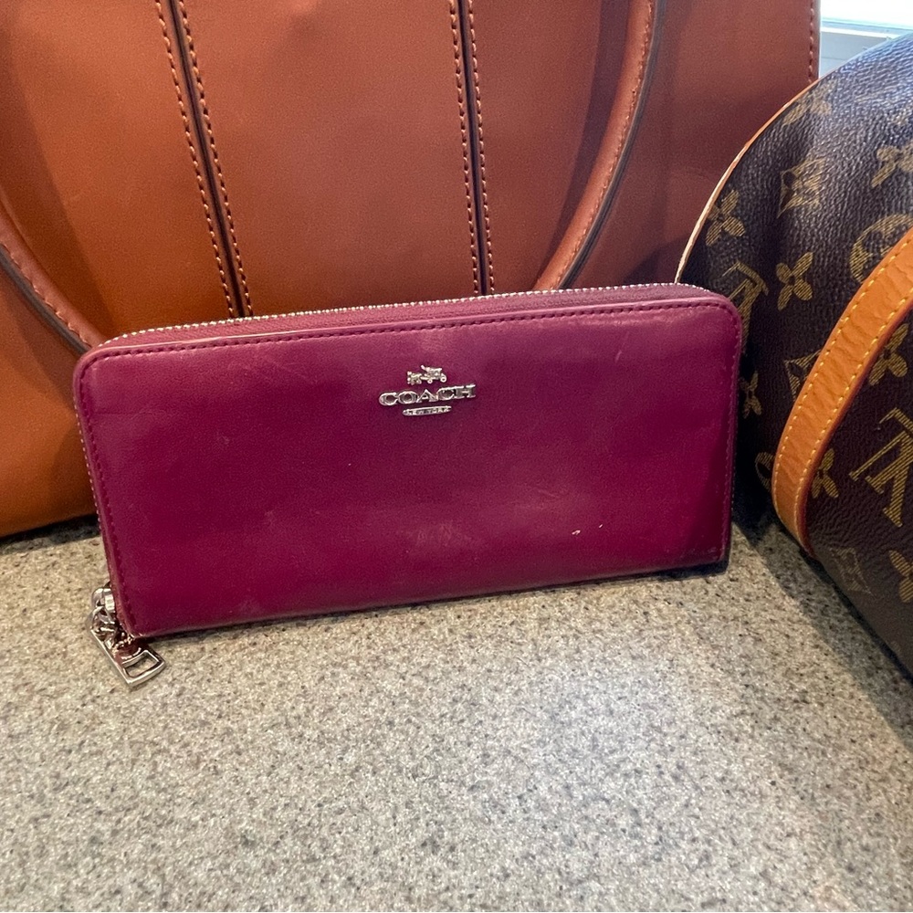 Coach Vintage Smooth Leather Long Zip wallet color Oxblood